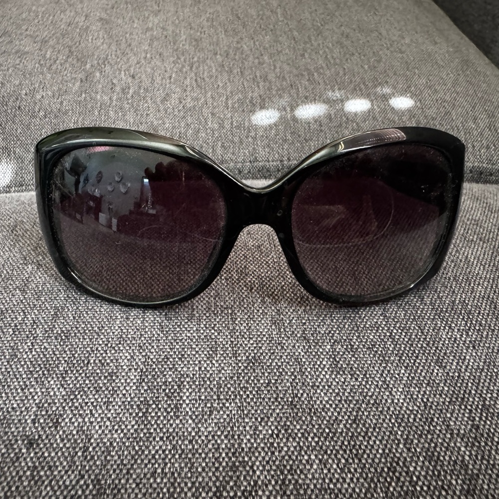 💋SOLD💋 CHANEL Black Oversized Sunglasses with Gold Accents - Picture 9 of 9